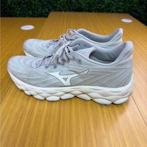 Women’s Size 11.5 Mizuno Wave Sky 8 Grey White 411463-HM01 Sneakers Running Shoe